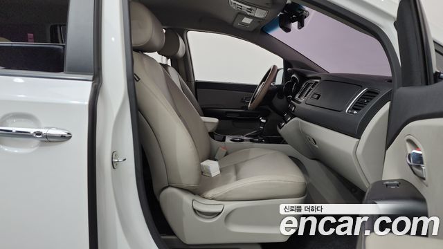 Kia Canival 2019 — photo 16