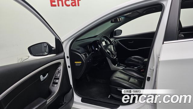 Hyundai i30 2015 — photo 13