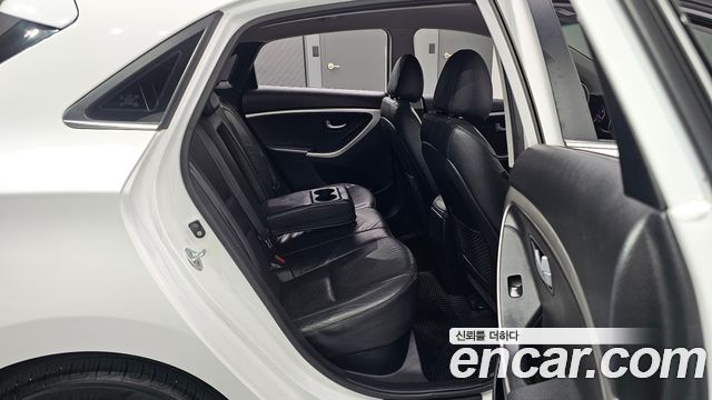 Hyundai i30 2015 — photo 17