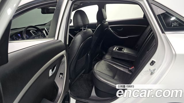 Hyundai i30 2015 — photo 18