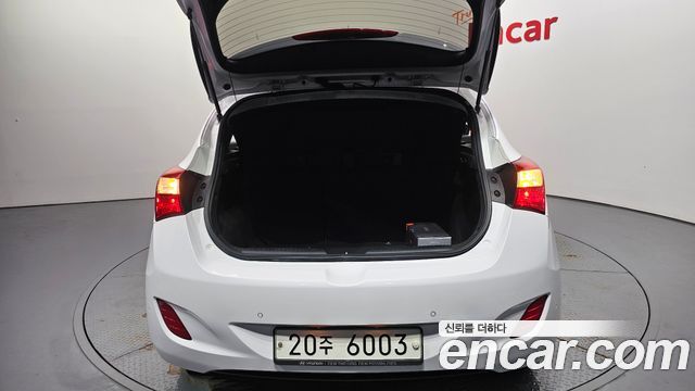 Hyundai i30 2015 — photo 24