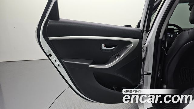 Hyundai i30 2015 — photo 15