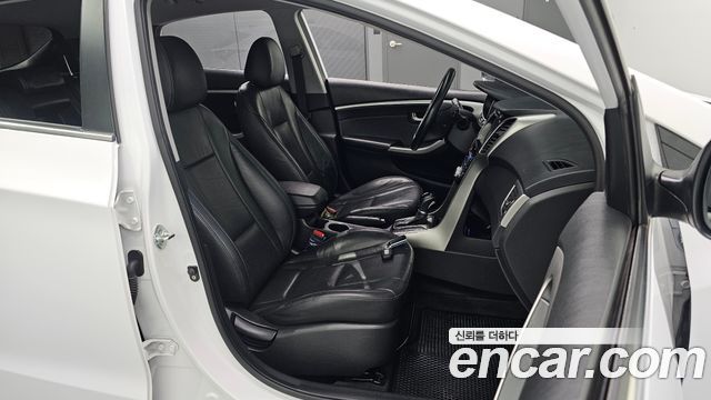 Hyundai i30 2015 — photo 16