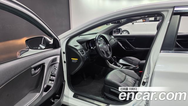 Hyundai AVANTE 2015 — photo 10