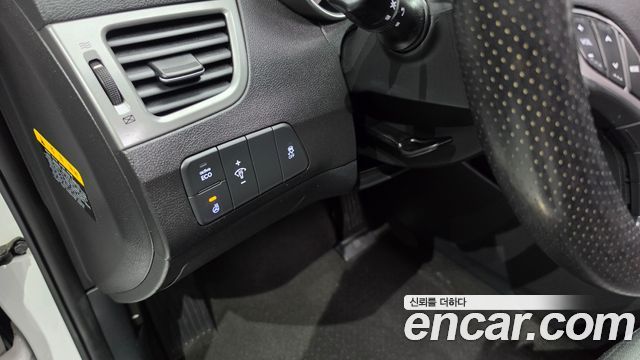 Hyundai AVANTE 2015 — photo 18