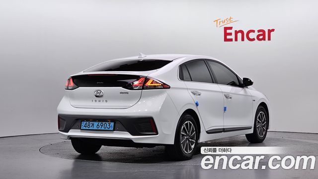 Hyundai Ioniq 2020 — photo 2