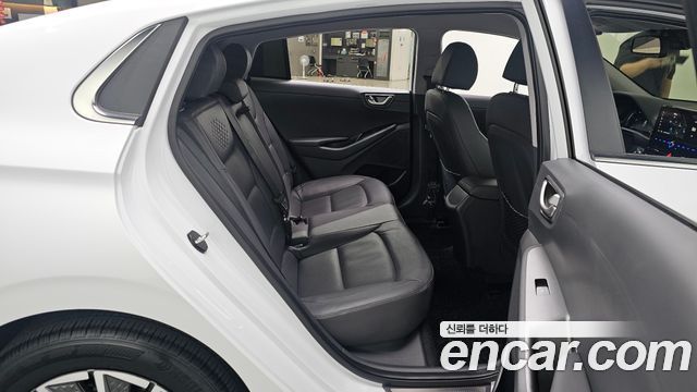 Hyundai Ioniq 2020 — photo 18