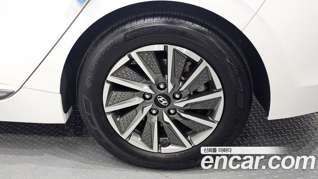Hyundai Ioniq 2020 — photo 7
