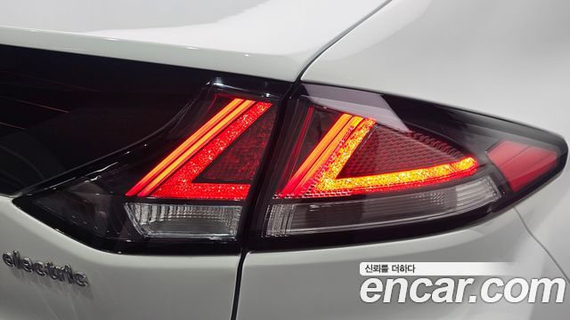 Hyundai Ioniq 2020 — photo 9