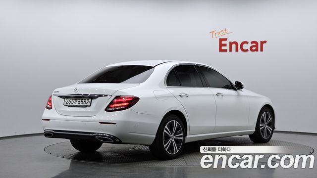 Mercedes-Benz E-Class 2020 — photo 2