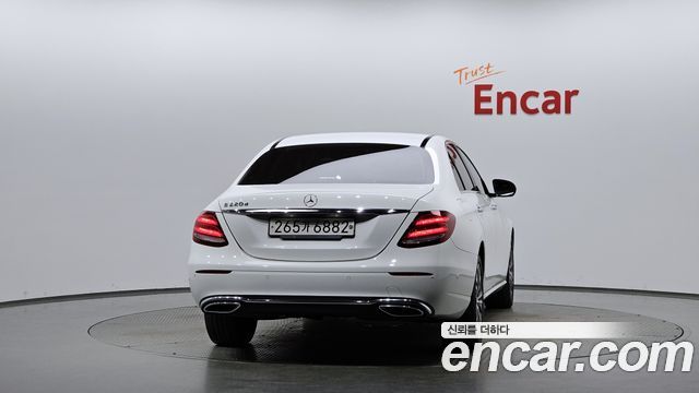 Mercedes-Benz E-Class 2020 — photo 4