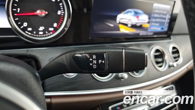 Mercedes-Benz E-Class 2020 — photo 12