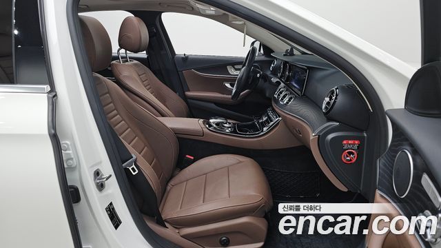Mercedes-Benz E-Class 2020 — photo 17