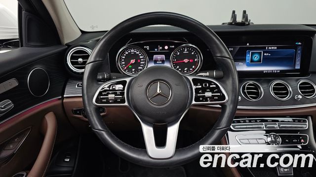 Mercedes-Benz E-Class 2020 — photo 19
