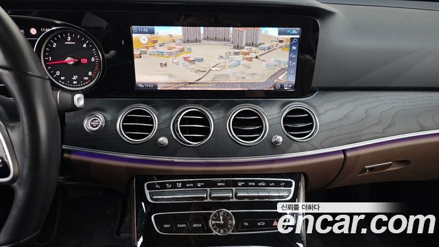 Mercedes-Benz E-Class 2020 — photo 20