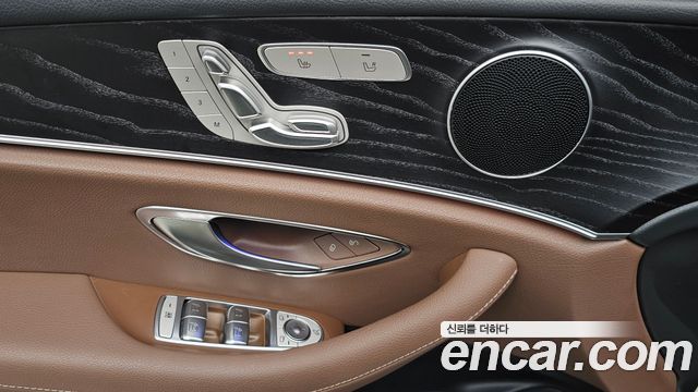 Mercedes-Benz E-Class 2020 — photo 24