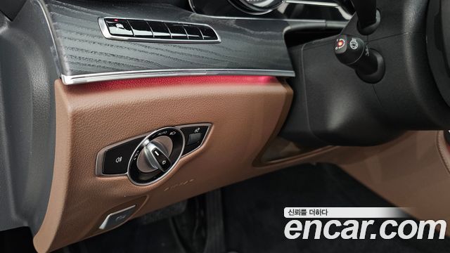 Mercedes-Benz E-Class 2020 — photo 26