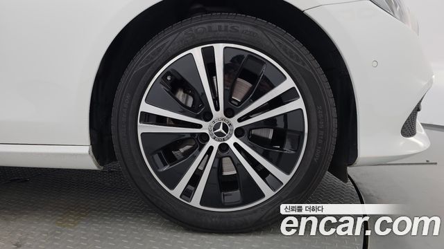 Mercedes-Benz E-Class 2020 — photo 7