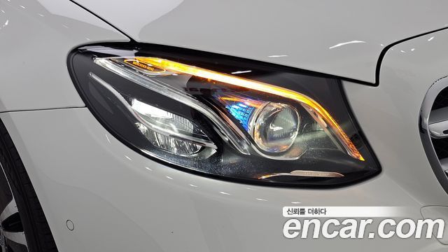 Mercedes-Benz E-Class 2020 — photo 8