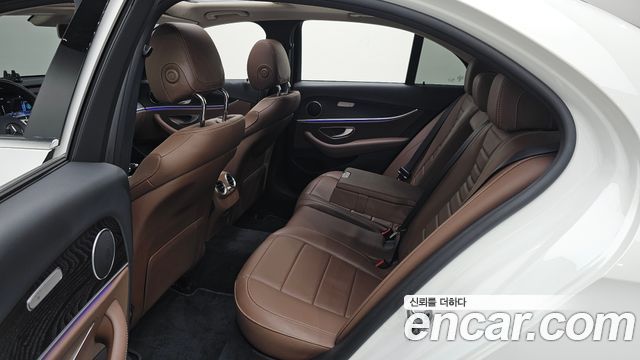 Mercedes-Benz E-Class 2020 — photo 16
