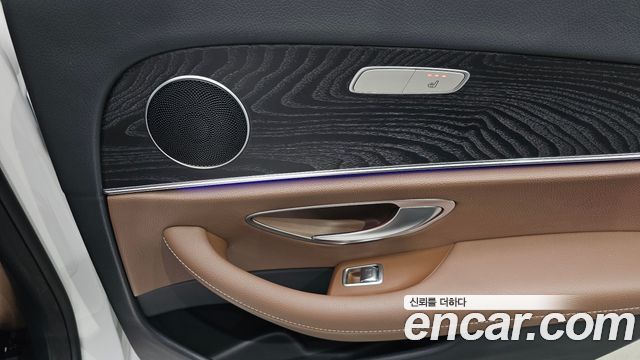 Mercedes-Benz E-Class 2020 — photo 28