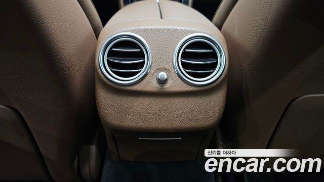 Mercedes-Benz E-Class 2020 — photo 29