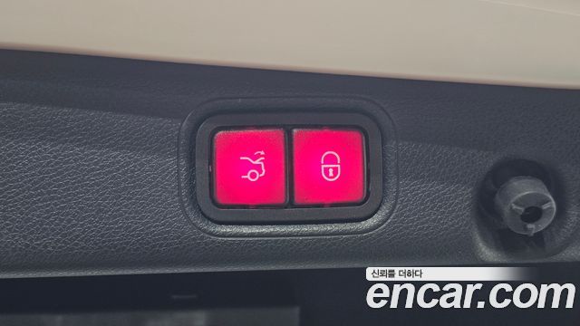 Mercedes-Benz E-Class 2020 — photo 32