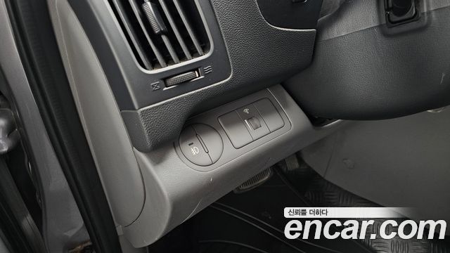 Hyundai Starex 2011 — photo 17
