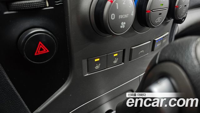 Hyundai Starex 2011 — photo 18