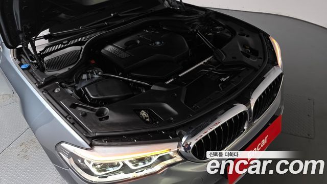 BMW 5-Series 2018 — photo 6