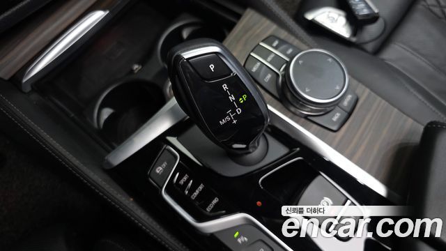 BMW 5-Series 2018 — photo 12