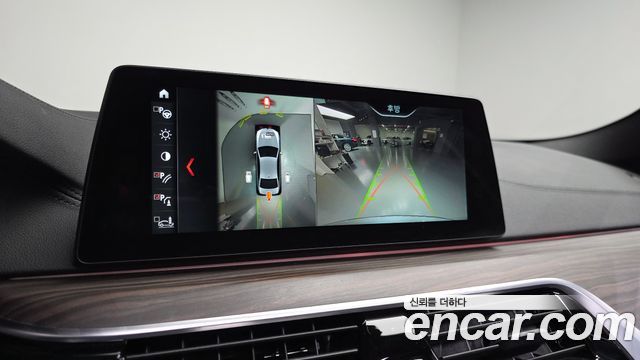 BMW 5-Series 2018 — photo 21