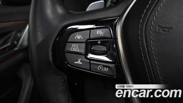 BMW 5-Series 2018 — photo 24