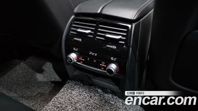 BMW 5-Series 2018 — photo 31