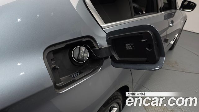 BMW 5-Series 2018 — photo 35