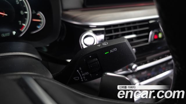 BMW 5-Series 2018 — photo 36