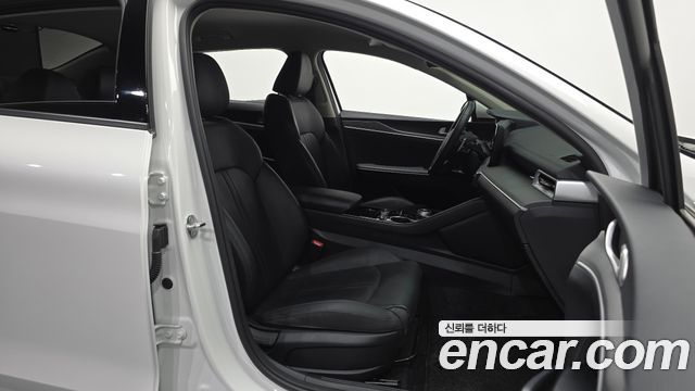Kia K5 2023 — photo 17