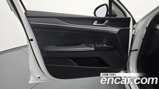 Kia K5 2023 — photo 14