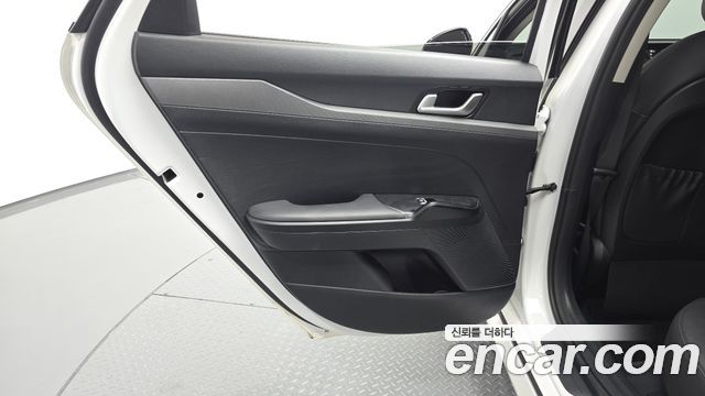Kia K5 2023 — photo 15