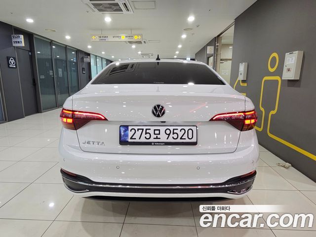 Volkswagen Jetta 2023 — photo 4