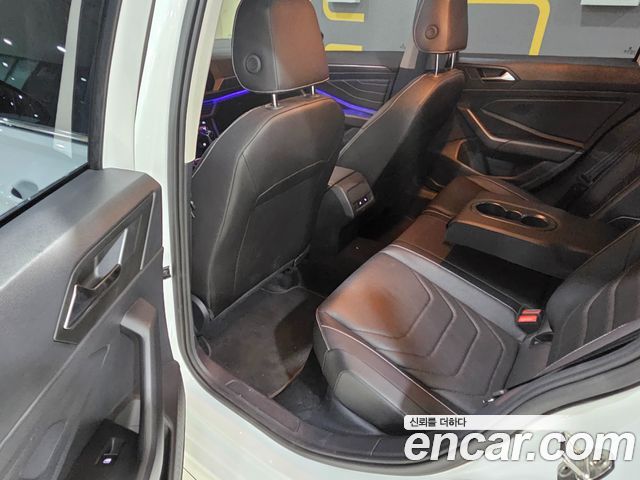 Volkswagen Jetta 2023 — photo 11
