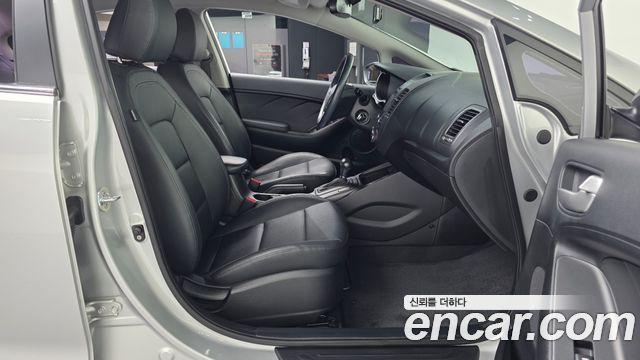 Kia K3 2013 — photo 17