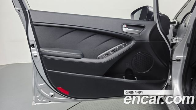Kia K3 2013 — photo 14