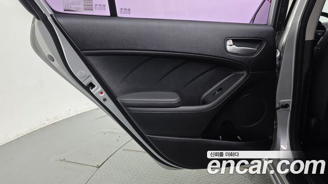 Kia K3 2013 — photo 15