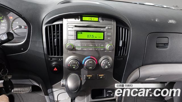 Hyundai Starex 2015 — photo 16