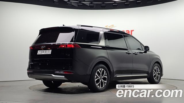 Kia Canival 2023 — photo 2