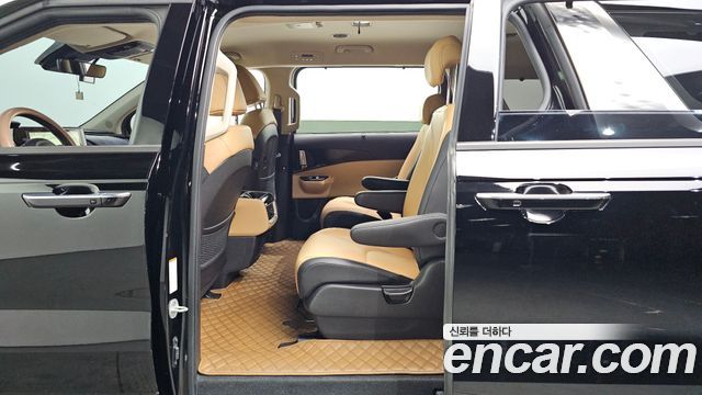 Kia Canival 2023 — photo 11