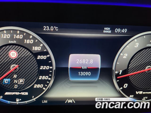 Mercedes-Benz G-Class 2023 — photo 8