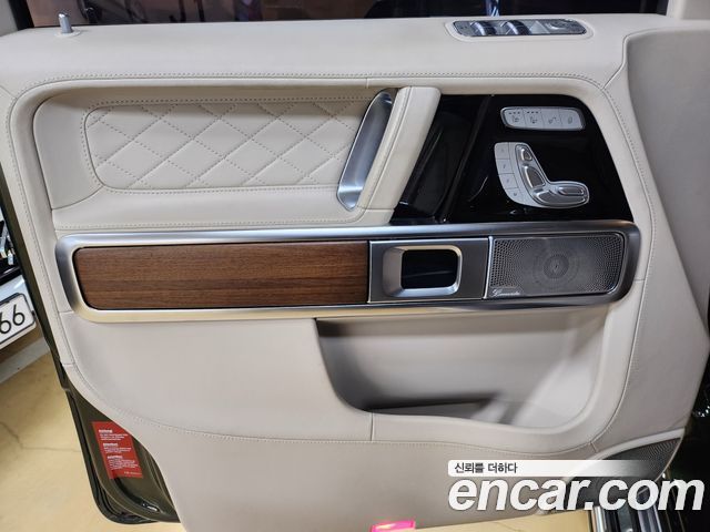 Mercedes-Benz G-Class 2023 — photo 10