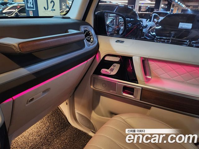 Mercedes-Benz G-Class 2023 — photo 12
